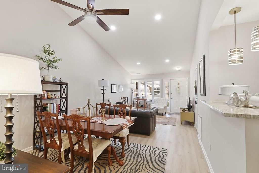 Image 6 of property listing at 905 YARDARM LN, Annapolis, MD 21401