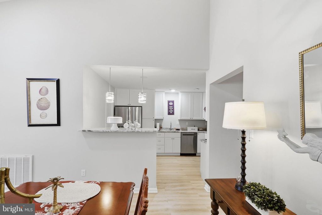 Image 8 of property listing at 905 YARDARM LN, Annapolis, MD 21401