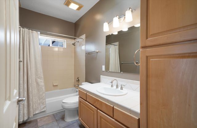 5704 Vulcan Vista Drive NE, Albuquerque, NM 87111