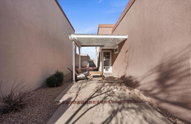 5704 Vulcan Vista Drive NE, Albuquerque, NM 87111