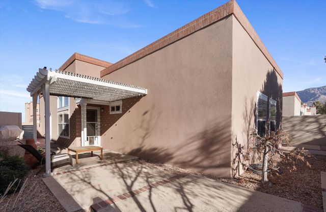 5704 Vulcan Vista Drive NE, Albuquerque, NM 87111