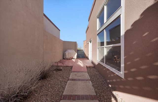 5704 Vulcan Vista Drive NE, Albuquerque, NM 87111