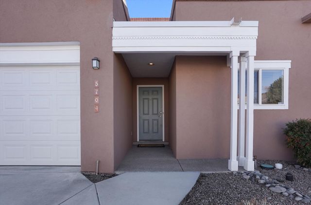 5704 Vulcan Vista Drive NE, Albuquerque, NM 87111