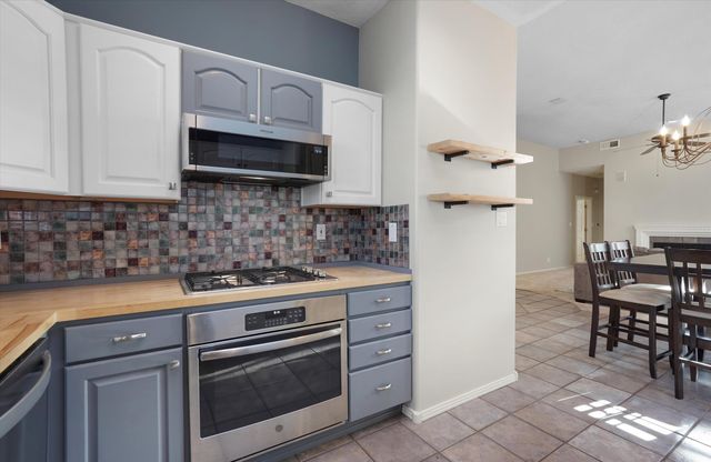 5704 Vulcan Vista Drive NE, Albuquerque, NM 87111