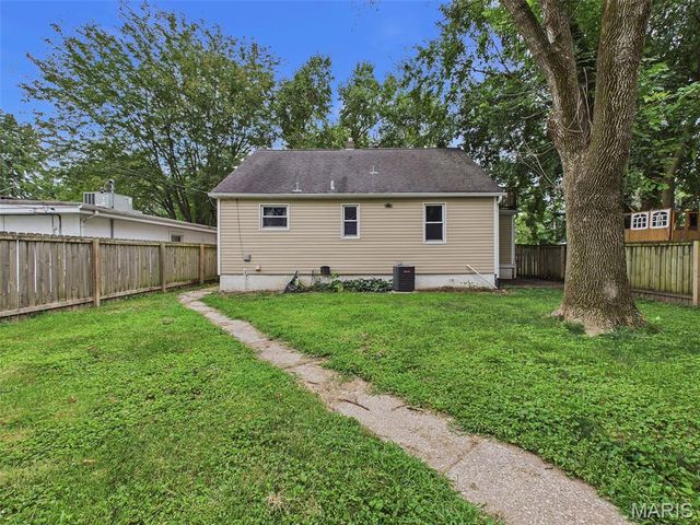 1911 N Charles Street, Belleville, IL 62221