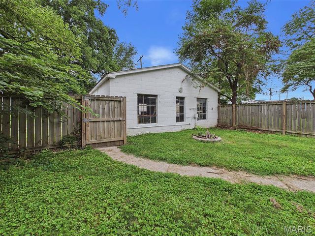 1911 N Charles Street, Belleville, IL 62221