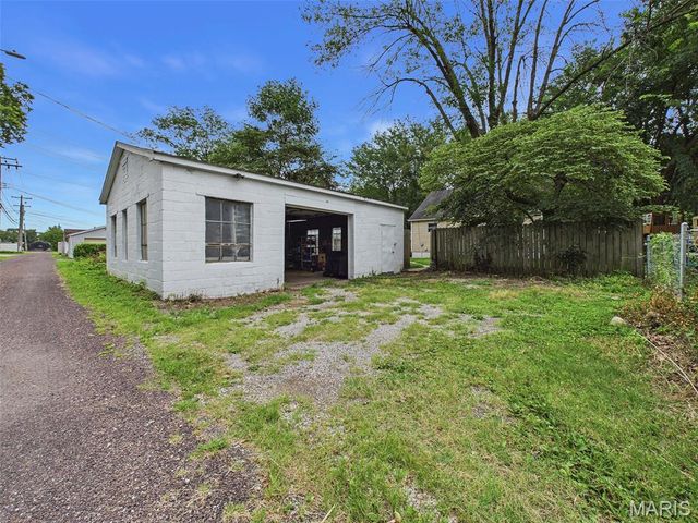 1911 N Charles Street, Belleville, IL 62221