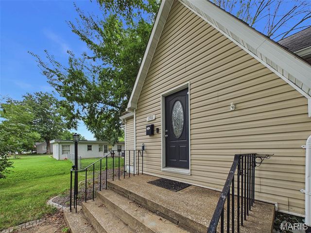 1911 N Charles Street, Belleville, IL 62221
