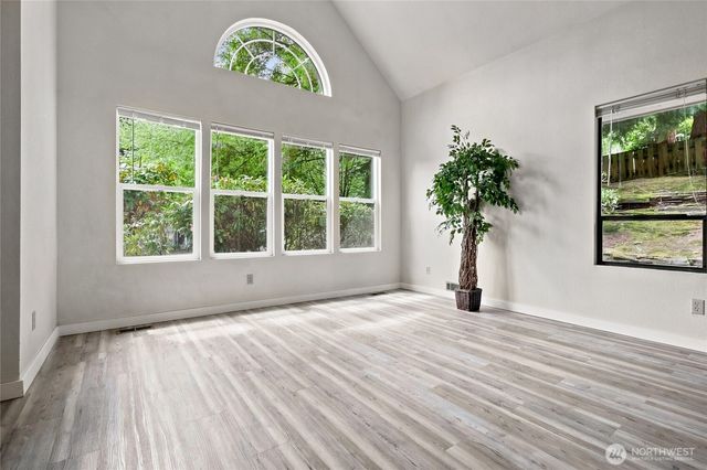 9810 116th Place NE, Kirkland, WA 98033