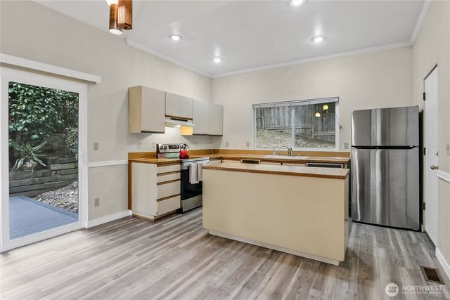 9810 116th Place NE, Kirkland, WA 98033