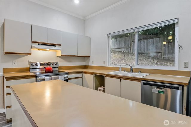 9810 116th Place NE, Kirkland, WA 98033