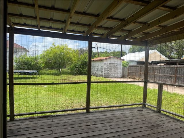 721 Fetick Ave, Taft, TX 78390