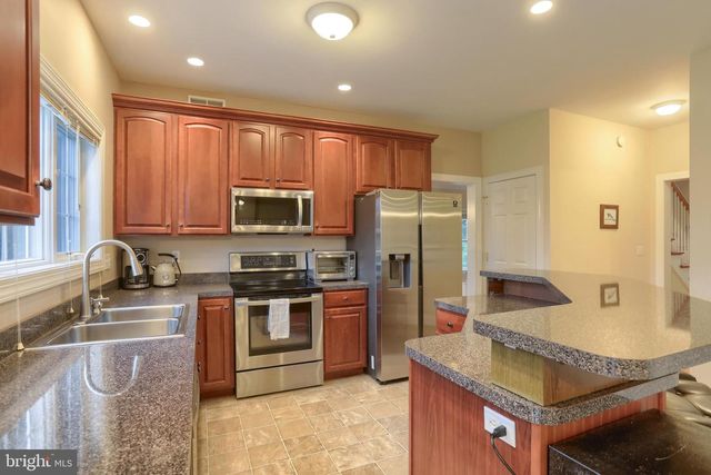 1265 STONE CREEK DR, Hummelstown, PA 17036
