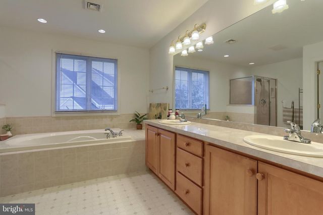 1265 STONE CREEK DR, Hummelstown, PA 17036
