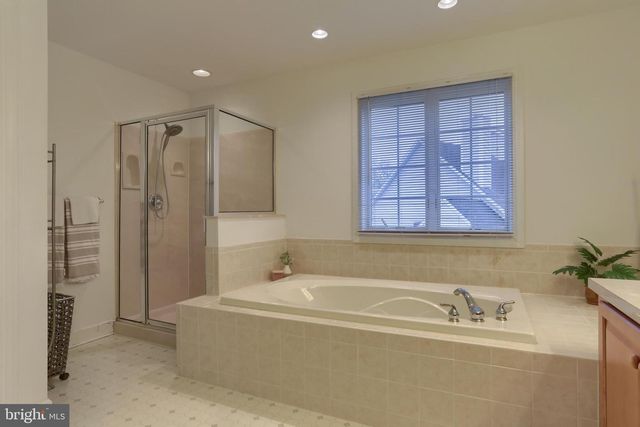 1265 STONE CREEK DR, Hummelstown, PA 17036