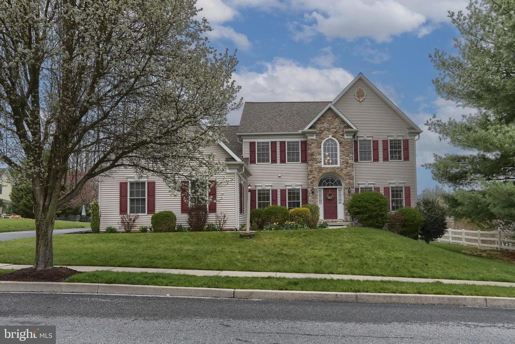 1265 STONE CREEK DR, Hummelstown, PA 17036