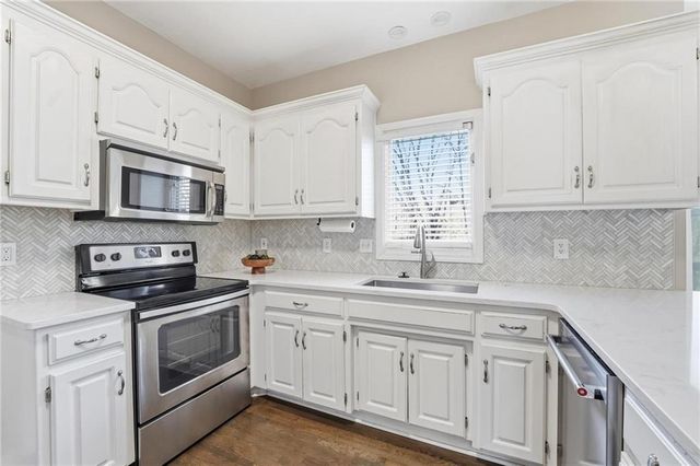 5206 W 157th Place, Overland Park, KS 66224