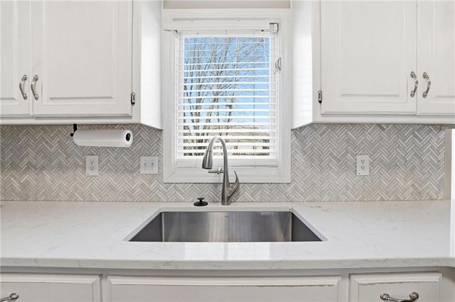 5206 W 157th Place, Overland Park, KS 66224