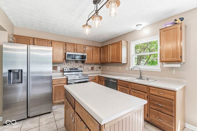12303 W Ridge Circle, Indianapolis, IN 46236