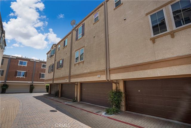 14120 W Willow Lane, Van Nuys, CA 91405