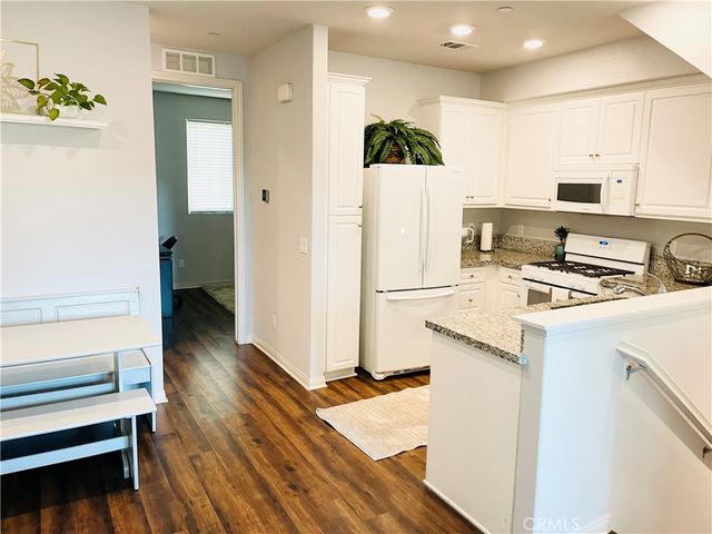 14120 W Willow Lane, Van Nuys, CA 91405