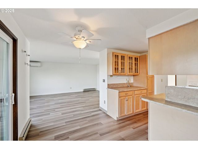 1269 Ne GRANT St B, Hillsboro, OR 97124