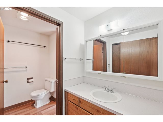 1269 Ne GRANT St B, Hillsboro, OR 97124