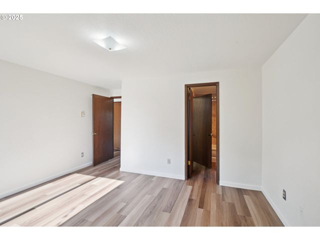 1269 Ne GRANT St B, Hillsboro, OR 97124