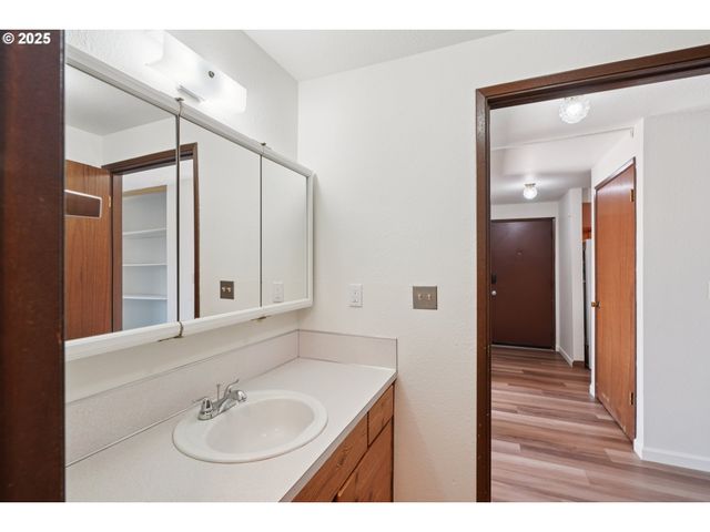 1269 Ne GRANT St B, Hillsboro, OR 97124