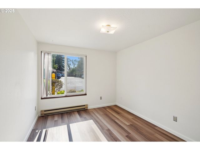 1269 Ne GRANT St B, Hillsboro, OR 97124