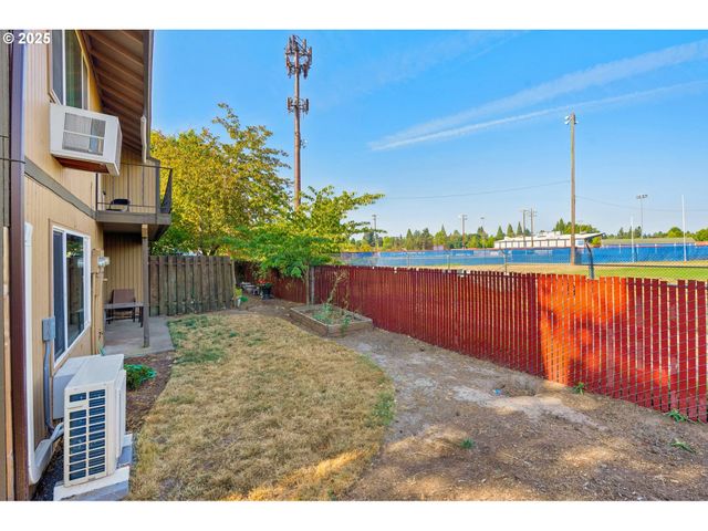 1269 Ne GRANT St B, Hillsboro, OR 97124