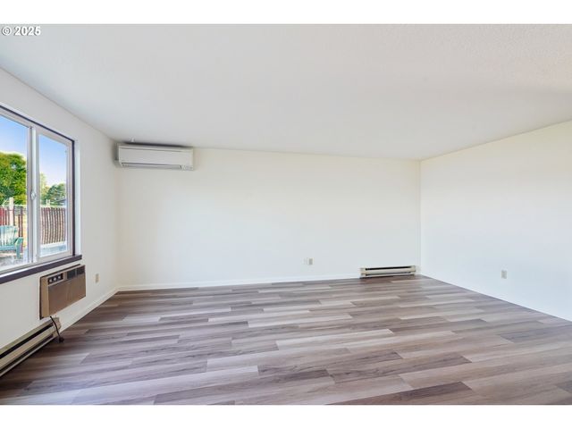 1269 Ne GRANT St B, Hillsboro, OR 97124