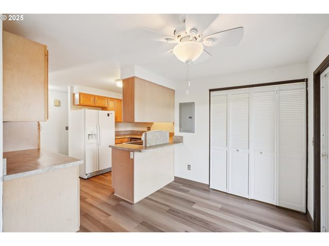 1269 Ne GRANT St B, Hillsboro, OR 97124