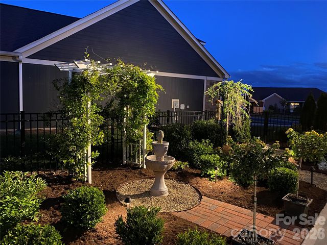 1180 Avalon Place, Matthews, NC 28104