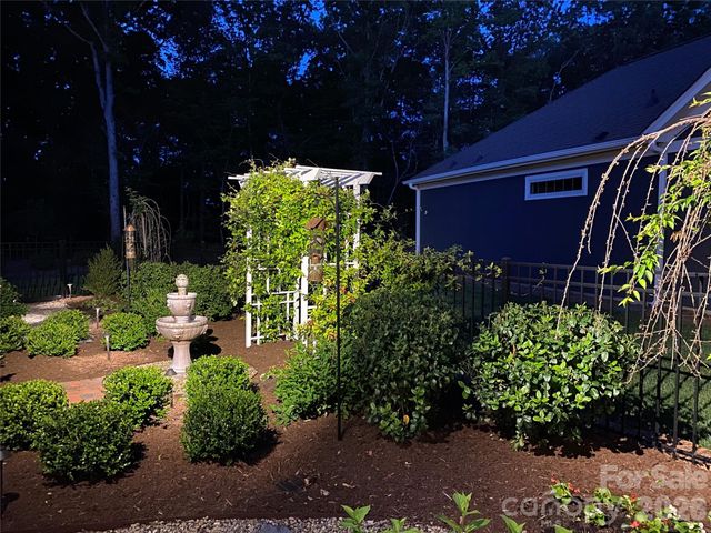 1180 Avalon Place, Matthews, NC 28104