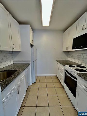 28 Park Avenue, Dumont, NJ 07628