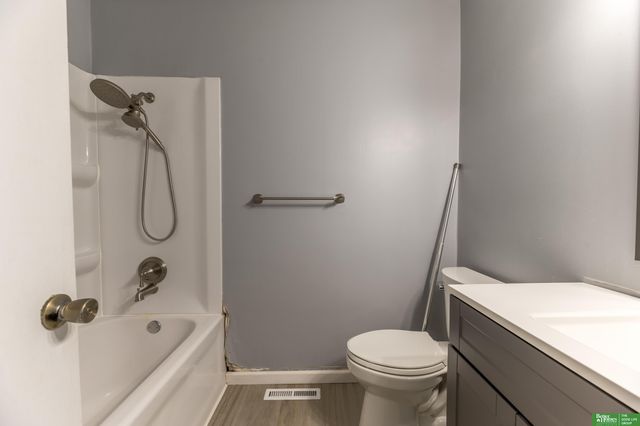 2512 N 143 Street, Omaha, NE 68164
