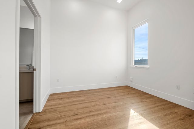 1545 32nd Street 210, Oakland, CA 94608