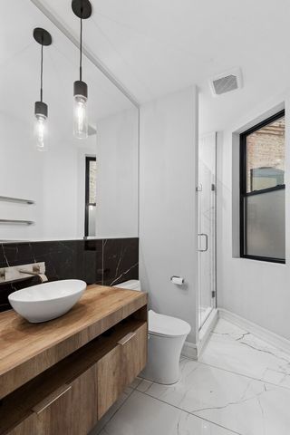 2147 W Thomas Street, Chicago, IL 60622