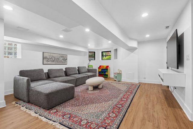 2147 W Thomas Street, Chicago, IL 60622