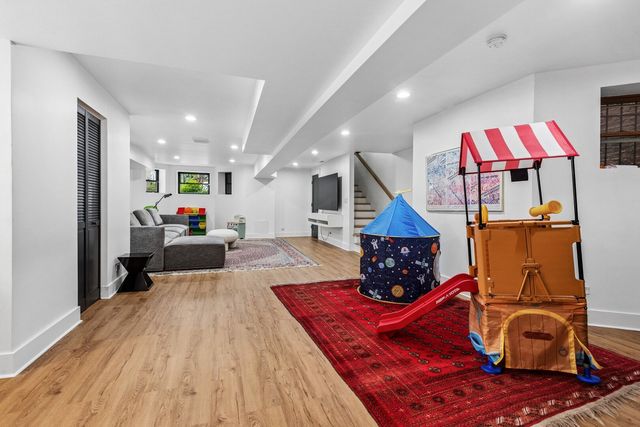 2147 W Thomas Street, Chicago, IL 60622