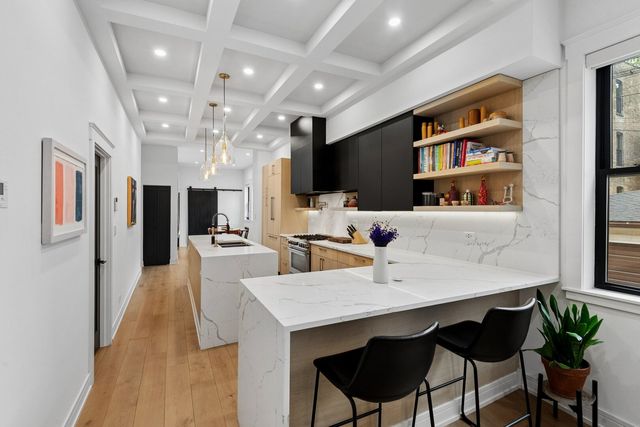 2147 W Thomas Street, Chicago, IL 60622