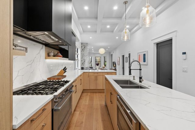 2147 W Thomas Street, Chicago, IL 60622