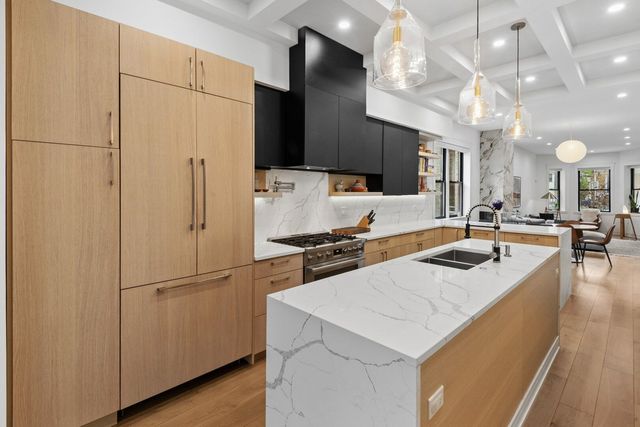 2147 W Thomas Street, Chicago, IL 60622