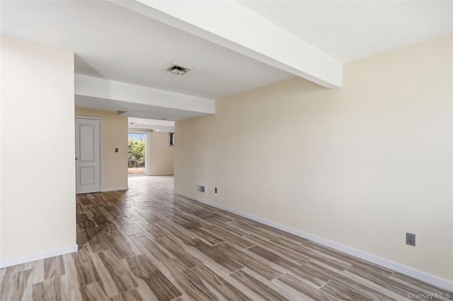 2 Starfire Lane, Williston Park, NY 11596