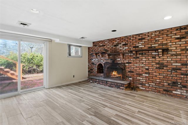 2 Starfire Lane, Williston Park, NY 11596