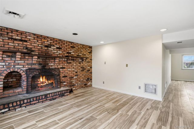 2 Starfire Lane, Williston Park, NY 11596