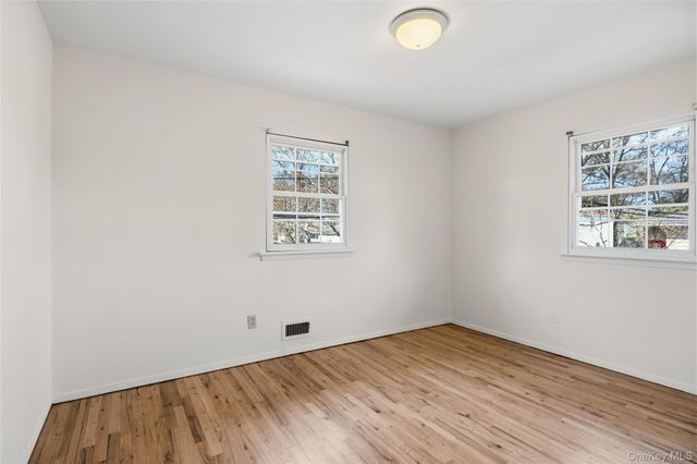 2 Starfire Lane, Williston Park, NY 11596