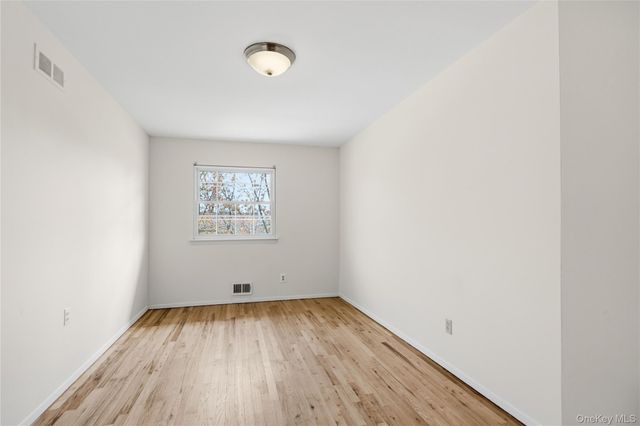 2 Starfire Lane, Williston Park, NY 11596