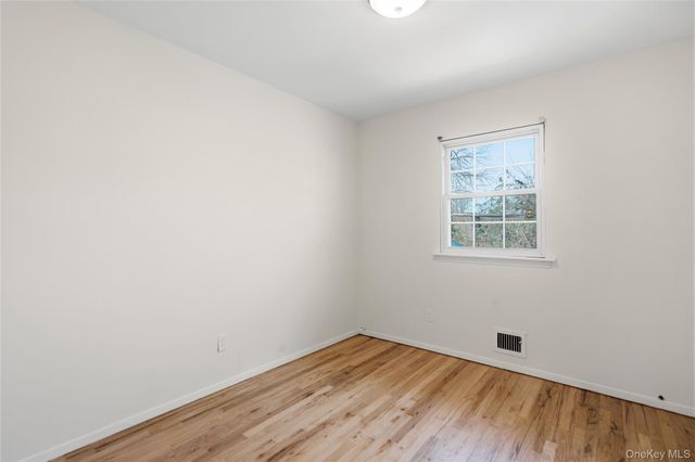 2 Starfire Lane, Williston Park, NY 11596